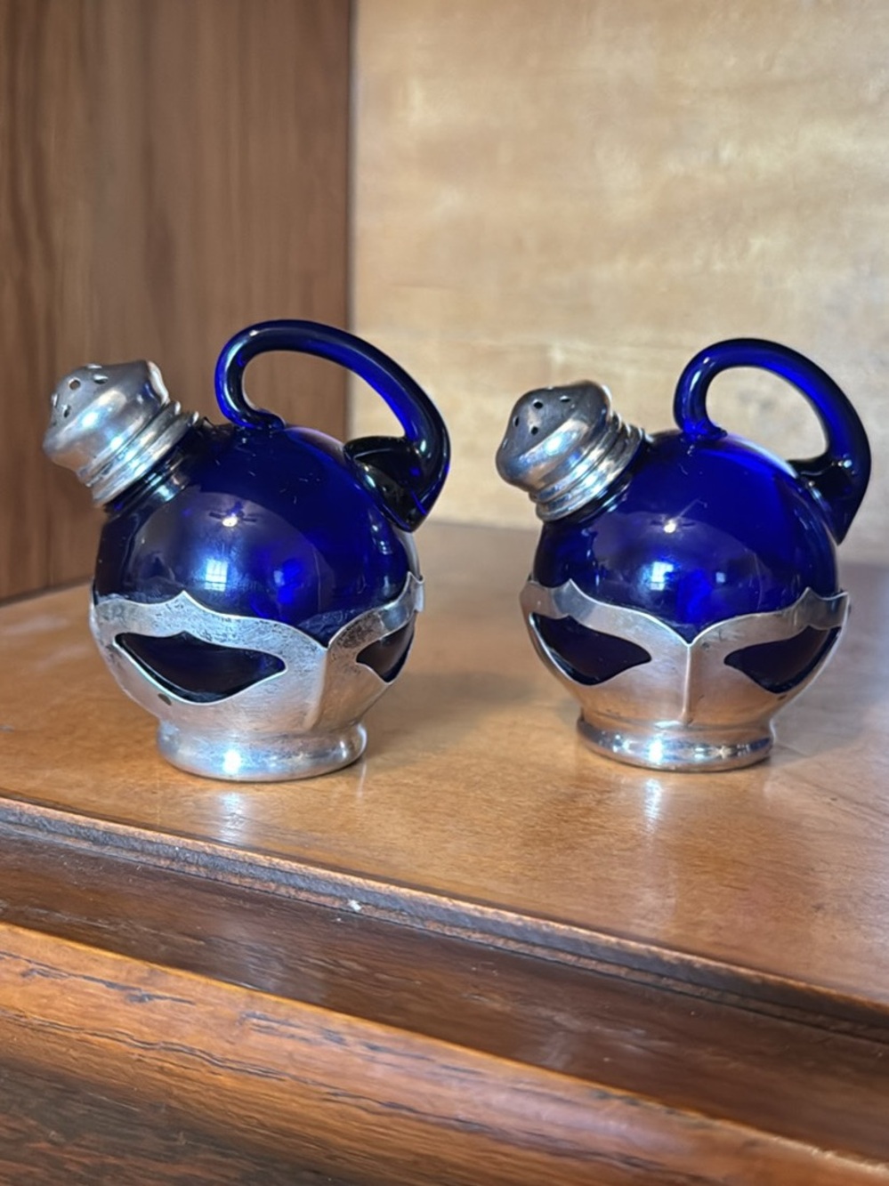 COBALT BLUE GLASS & Silver CAMBRIDGE FARBER BROS SALT & PEPPER SHAKERS